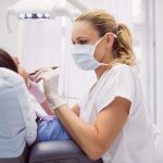 Come diventare igienista dentale igienista dentale che visita paziente